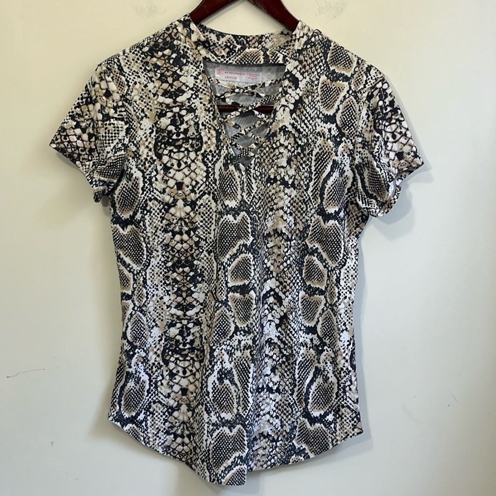 No Boundaries Junior’s Animal Print Shirt Size Large (11-13)